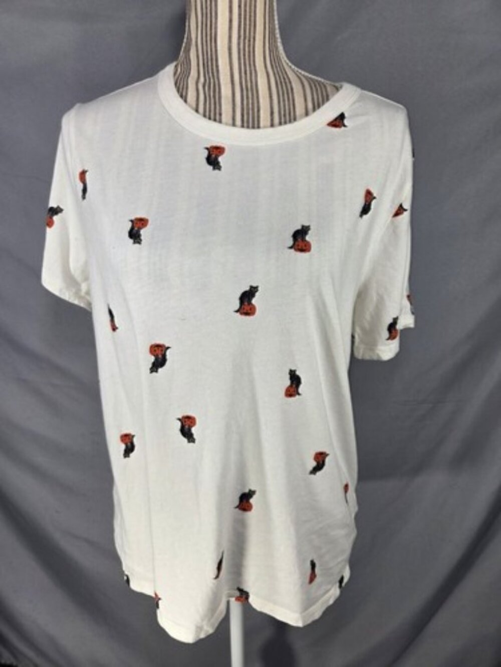 Old Navy Everywear White w/Black Cat on Jack O'Lantern Tee Shirt Size Large